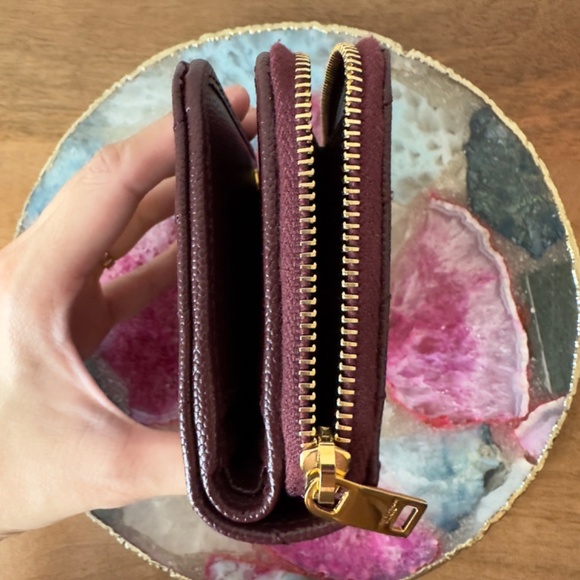 Like New Authentic Saint Laurent Cassandre Matelassé Burgundy Compact Zip Wallet - Picture 4 of 15